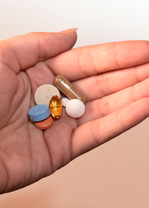 Suplementação Canva - Person Holding Medication Pill and Capsules.png